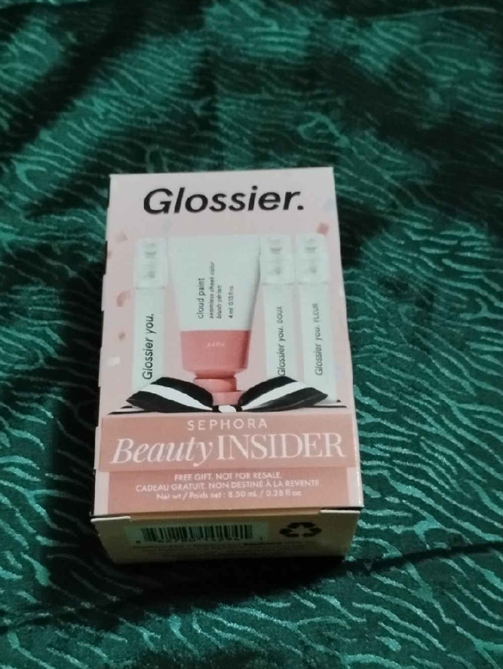 Glossier Beauty Insider Set - Pink and White